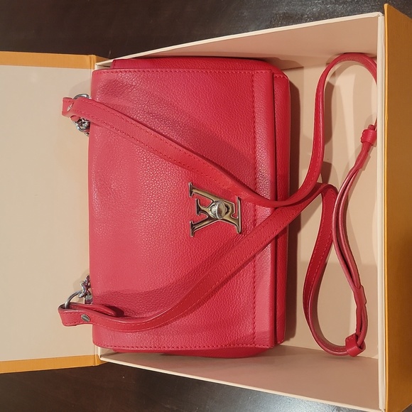 Authentic Louis Vuitton Lockme II BB Poppy chained bag - Picture 4 of 16